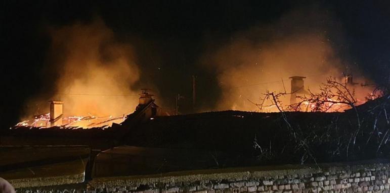 Подпалиха 3 къщи във Врачанско